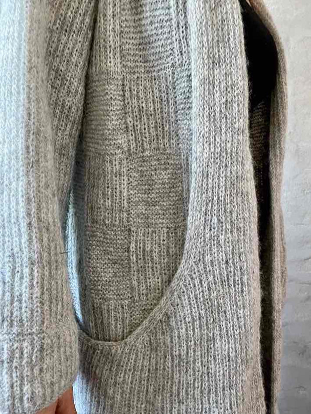 Pygmalion cardigan af Hanne Falkenberg, No 20 strikkekit (1 farve)