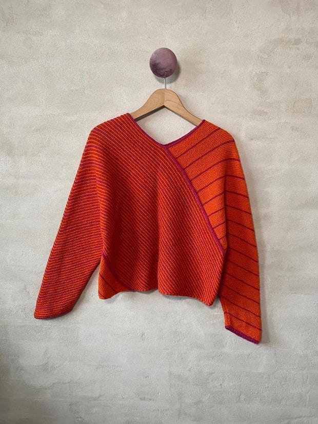 Babette trøje af Hanne Falkenberg, strikkekit | 08 Orange, 59 Fuchsia, 93 Tomat