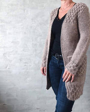 Beatrice cardigan, strikket i Isager Alpaca og Silk Mohair - Önling strikkeopskrifter og garn