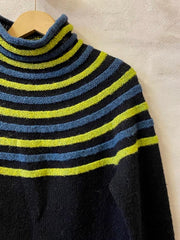 Corona sweater af Hanne Falkenberg, strikkekit | 71 Sort, 41 Petroleum, 03 Pistachio