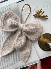 December Bow fra PetiteKnit, No 4 + Silk Mohair garnpakke (uden opskrift)