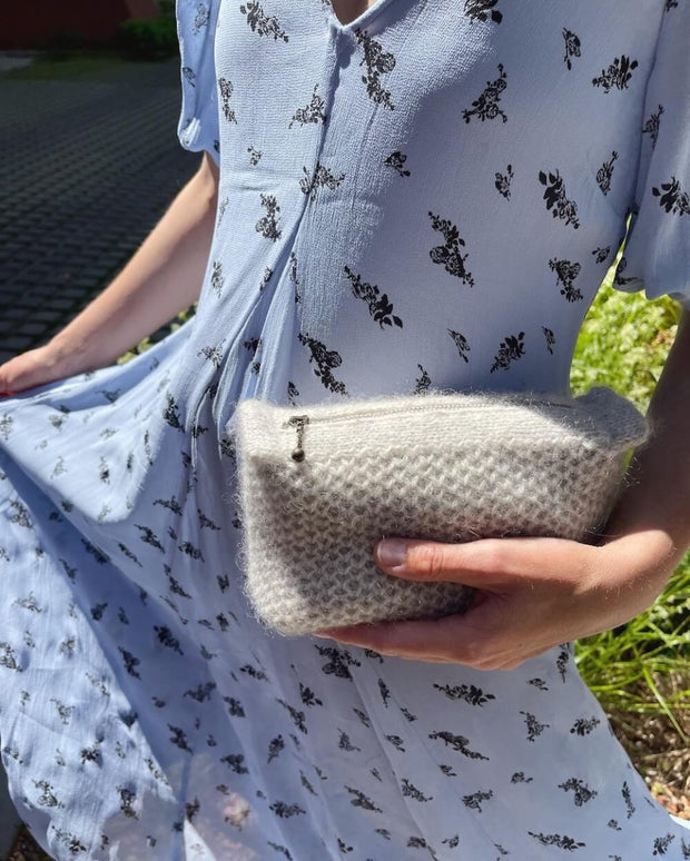 Honey Clutch af PetiteKnit, Önling No 2 + Silk mohair kit, u. lynlås Strikkekit PetiteKnit