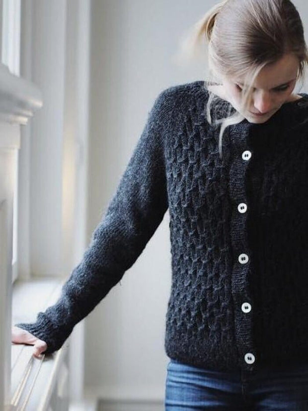 Klassisk Smock cardigan fra Petiteknit, sort, strikket cardigan