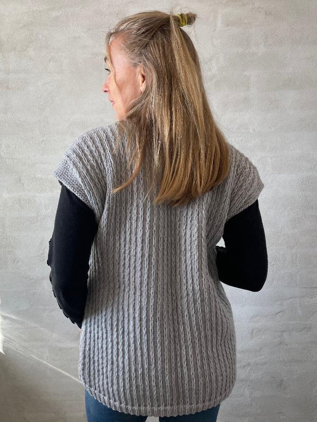 Links vest af Hanne Falkenberg, No 2 strikkekit | Lysegrå (3559 grigio 0)