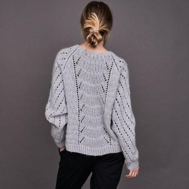 Magnum sweater with lace pattern, knitted in Önling no 1 merino wool and lamana cusi alpaca, light grey