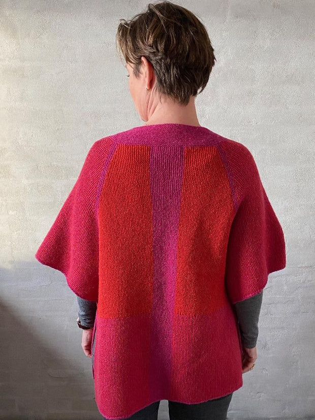 Mariager vest af Hanne Falkenberg, strikkekit | 93 Tomatrød, 59 Fuchsia