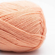 Önling no 18 - strømpegarn Garn Selected yarns Fersken 16 (402)