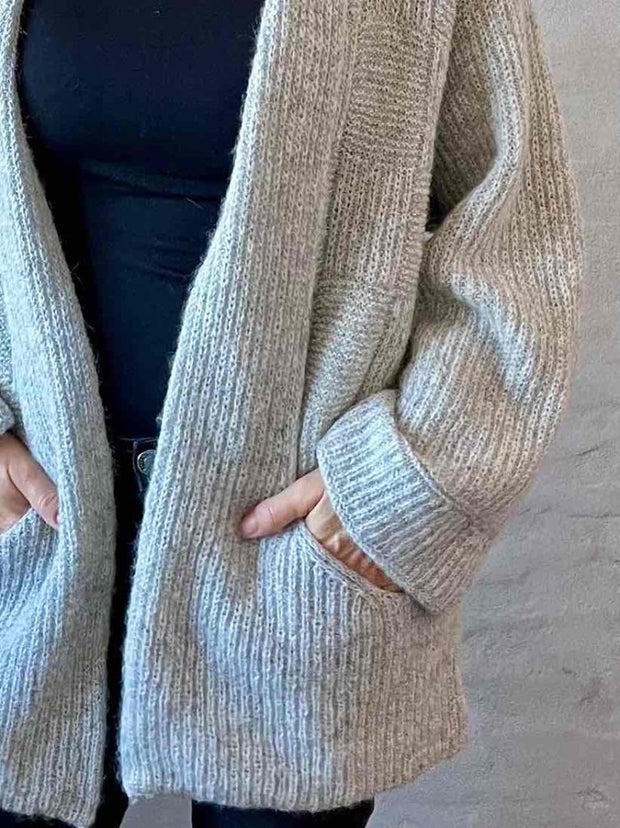 Pygmalion cardigan af Hanne Falkenberg, No 20 strikkekit (1 farve)