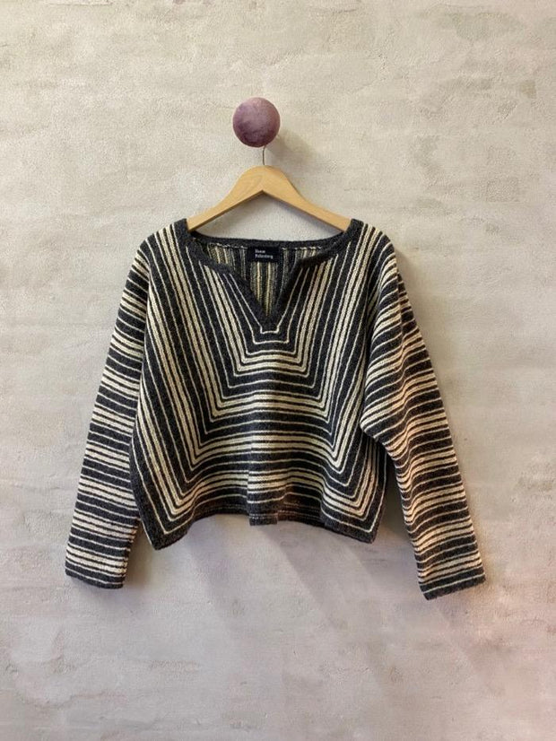 Pyramide sweater af Hanne Falkenberg, strikkekit | 71 Sort, 90 Havre