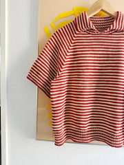 Stripe Overload Polo Tee af Spektakelstrik, No 14 garnpakke (uden opskrift) Strikkekit Spektakelstrik