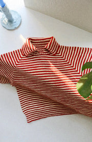 Stripe Overload Polo Tee af Spektakelstrik, No 14 garnpakke (uden opskrift) Strikkekit Spektakelstrik