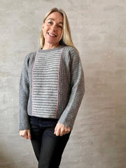 Strips sweater af Hanne Falkenberg, strikkekit | 75 Grå, 77 Sølvgrå, 62 Gammelrosa