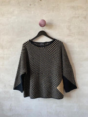 Studio sweater af Hanne Falkenberg, strikkekit | 71 Sort, 90 Havre