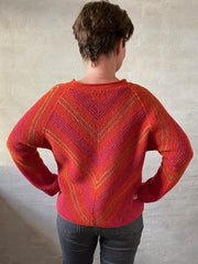 Vivi sweater af Hanne Falkenberg, strikkekit | 08 Orange, 59 Fuchsia, 30 Lindegrøn