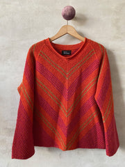 Vivi sweater af Hanne Falkenberg, strikkekit | 08 Orange, 59 Fuchsia, 30 Lindegrøn