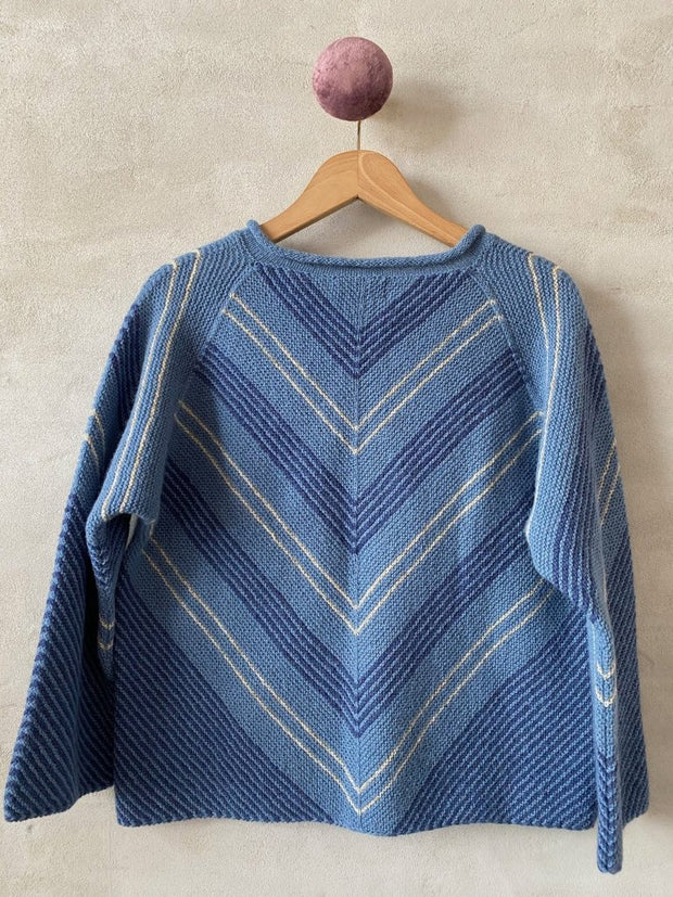 Vivi sweater af Hanne Falkenberg, strikkekit | 101 Dueblå, 73 Tordenblå, 108 Mushroom