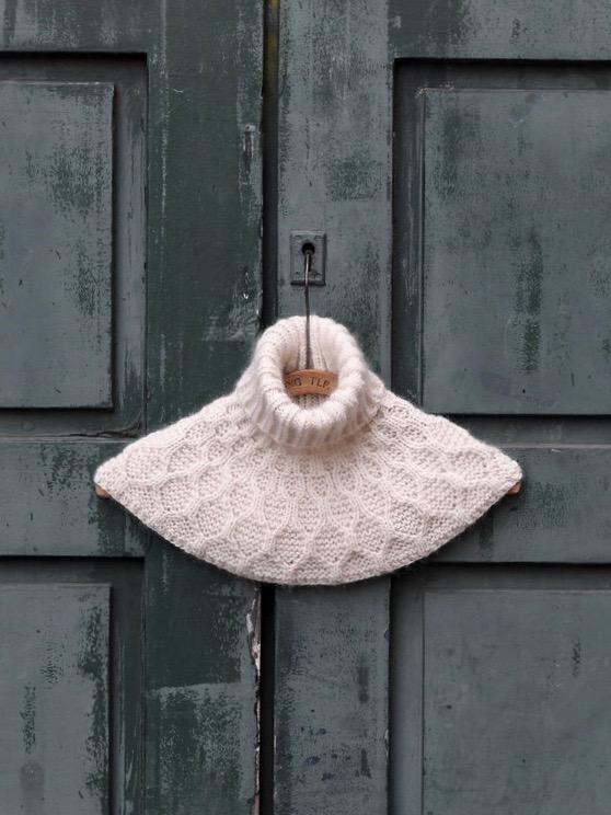 Cable cowl af Anne Ventzel, No 2 + silk mohair kit Strikkekit Anne Ventzel 