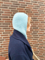 Debutanten Balaclava af Spektakelstrik, No 1 strikkekit Strikkekit Spektakelstrik 