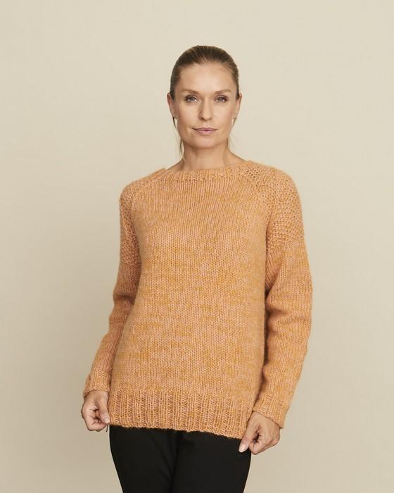 Ingeborg sweater, strikket i ferskenfarvet Önling No 1 og Cusi alpaca