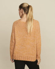 Ingeborg sweater, strikket i ferskenfarvet Önling No 1 og Cusi alpaca