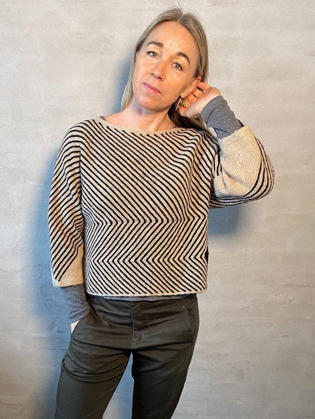 Studio sweater No 20 af Hanne Falkenberg, løs strikkeopskrift Strikkeopskrift Hanne Falkenberg 